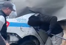 Прицеп грузовика упал на автомобиль полицейских на трассе Самара – Шымкент