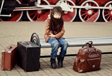 “Отказываюсь от ребенка”: брошенного мальчика на вокзале Астаны ищет полиция