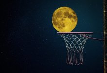 Баскетболист пронес в чемодане свою девушку в отель