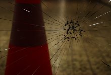 Женщина устроила погром на теплой остановке Караганды (ВИДЕО)