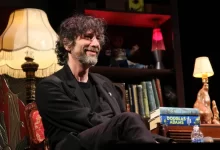 Писателя обвинили в БДСМ-практиках с поклонницами