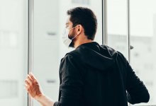 Мужчина в медицинской маске ограбил магазин в Усть-Каменогорске