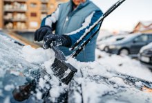 "Стукач завелся": мужчина, снимающий прогрев машины соседа, возмутил Казнет
