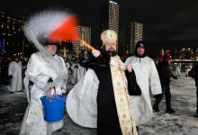 В Астане проходят крещенские купания