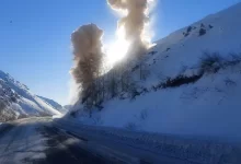 В ВКО закрыли трассу из-за угрозы схода снежных лавин