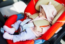 “Что хочу, то и делаю”: астанчанка оставила грудничка в машине и ушла по делам