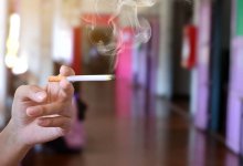 Девочку застукали за курением в школьном туалете в Павлодарской области