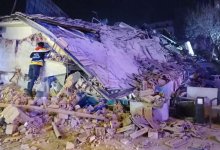 В Турции обрушился трехэтажный дом: под завалами остаются люди