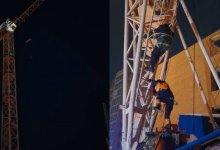 Мужчина хотел спрыгнуть со строительного крана в Астане
