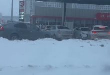 Ажиотаж на столичных заправках обсуждают горожане