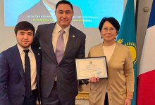 Елдос Сметов улетел в Париж (ВИДЕО)