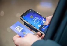Карточки с QR-кодом начали выдавать приезжающим в Казахстан туристам