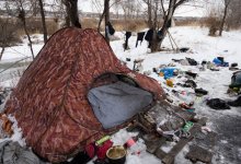 "Боимся ампутации": бездомная семья живет в палатке в Костанае