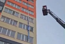 "Пытался спуститься по простыням": квартира горела в Астане (ВИДЕО)