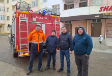 Соседи помогли выбраться из горящей квартиры женщине с ребенком в Актау