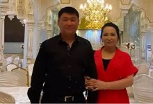 Отец Кайрата Нуртаса спел под аккомпанемент гитары (ВИДЕО)