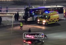 Автобус врезался в столб в Астане: видео с места ДТП