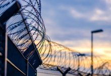 140 мобильных телефонов пытались пронести осужденным с начала года