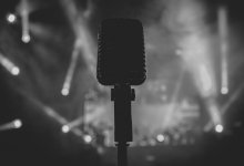 Концерт или караоке? Почему запрет фонограммы буксует в Казахстане