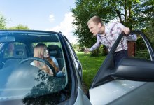 Женщина выстрелила аэрозольным пистолетом в лицо водителя в Темиртау