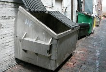 Жительница Усть-Каменогорска выбросила младенца в мусорку