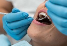 Стоматология в Актобе выплатит 2 млн тенге пациентке за ошибки в лечении зубов