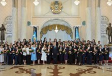 Новые почетные звания впервые вручены женщинам в Акорде