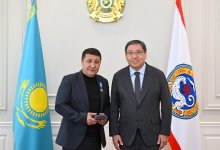Алматинцу, спасшему сотрудницу аэропорта, вручили медаль
