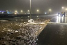 Талая вода затопила одну из улиц в Уральске
