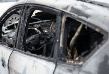 Трое человек находились в огне запертой машины на трассе Карагандинской области (ВИДЕО)