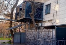 Балконы вне закона: пристройки к многоэтажкам сносят в Шымкете