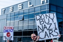 Протесты против Илона Маска охватили США и Европу