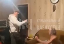 Плевали и пинали: подростки ворвались в дом пенсионера и издевались над ним в Темиртау
