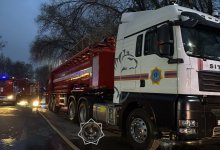 Шестиэтажное административное здание горит в Алматы