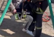 Женщина застряла в детских качелях в области Улытау