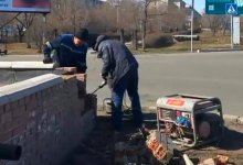 Водитель УАЗа врезался в тепловую камеру в Экибастузе