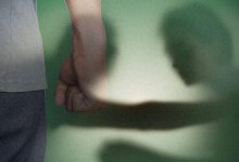 Группа мужчин избила человека на глазах у прохожих в Атырау