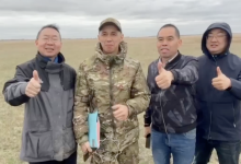 Китайцы с переводчиком застряли в грязи в степях Костанайской области