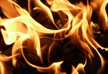 Непогашенная сигарета стала причиной эвакуации жилого дома