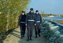 Национальная гвардия помогает в зоне подтопления в СКО