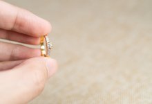 При помощи болгарки спасатели помогли избавиться от кольца жительнице Уральска (ВИДЕО)