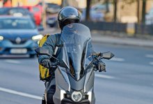 Курьера на мопеде избила толпа в Алматы