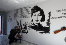 Осужденный с нарушением зрения нарисовал мурал Алие Молдагуловой