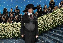 Рианна рассекретила третью беременность (ВИДЕО)