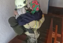 Спасатели вынесли бабушку на руках из огня в Талдыкоргане