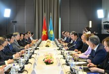 Спикер Мажилиса встретился с Генеральным секретарем Компартии Вьетнама