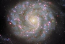 Hubble показал галактику, "смотрящую" в сторону Земли