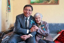 Досаев поздравил ветеранов с Днем Победы