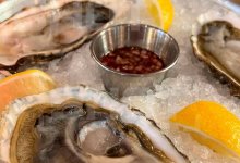 Посетители ресторана в Екатеринбурге массово отравились устрицами