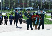 Председатель Мажилиса возложил цветы к памятнику Бауыржану Момышулы